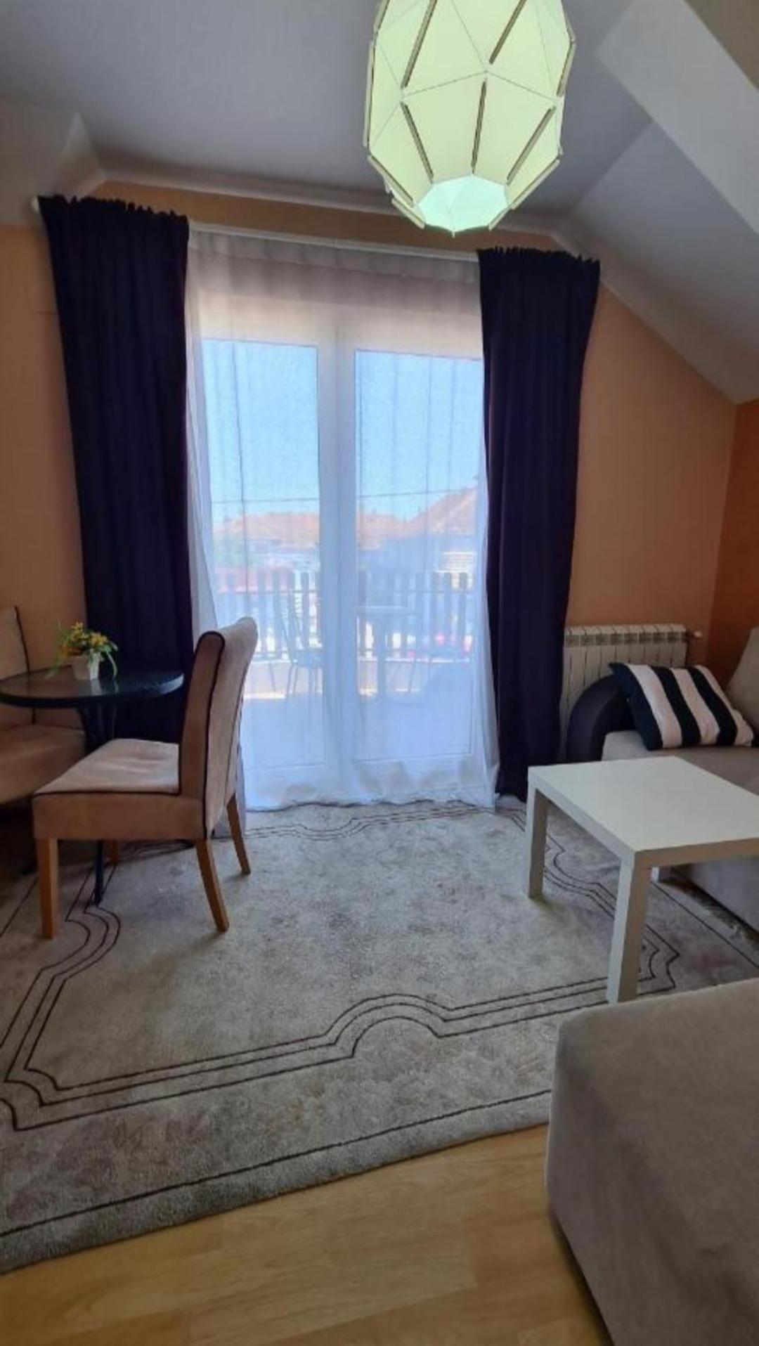 Lux Apartments With Pool Dex Zemun Polje Esterno foto